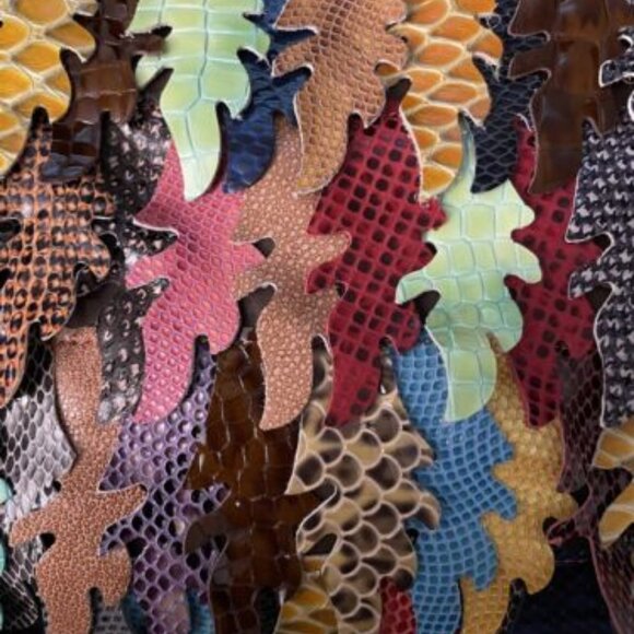 Beautiful Leather Dancing Leaf Handbag - Picture 2 of 7